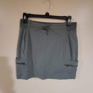 Athleta Trekkie Skort in Jasper Green Size 4